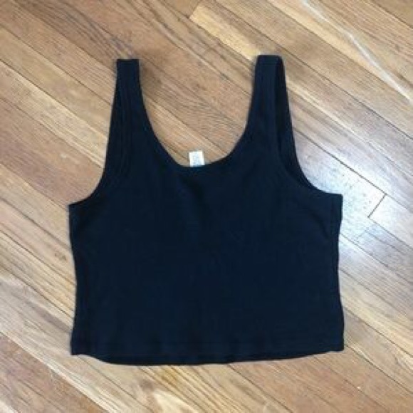 A black crop top 🦋💓 - Picture 2 of 5